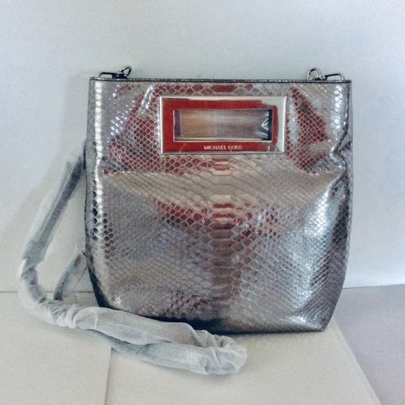 MICHAEL Michael Kors Handbags - NWT ! MICHAEL KORS Berkley Md Messenger Bag